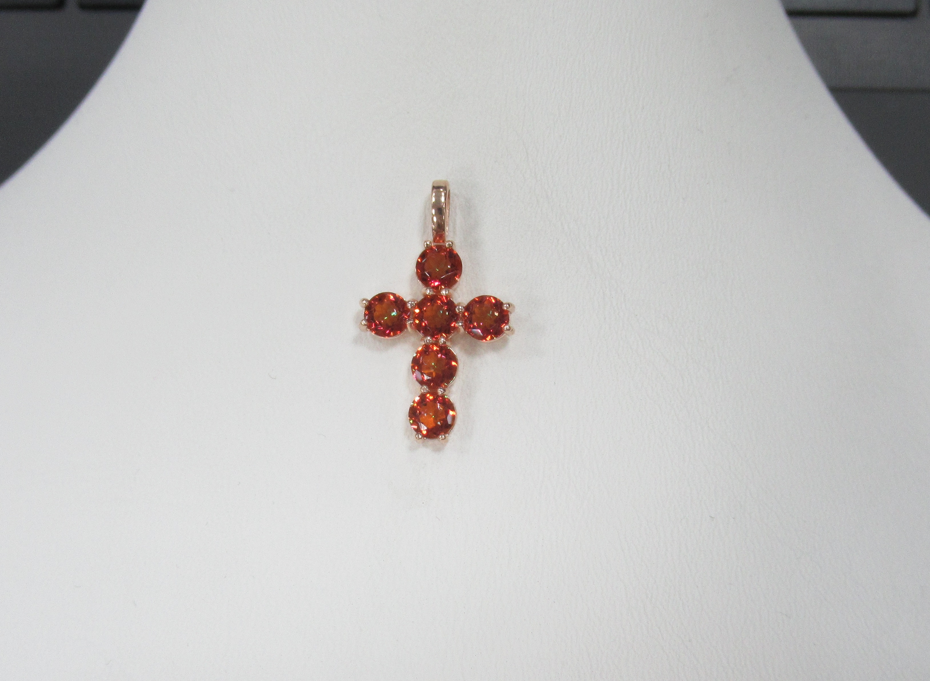 Серебряная подвеска-крест с оранжевым горным хрусталем